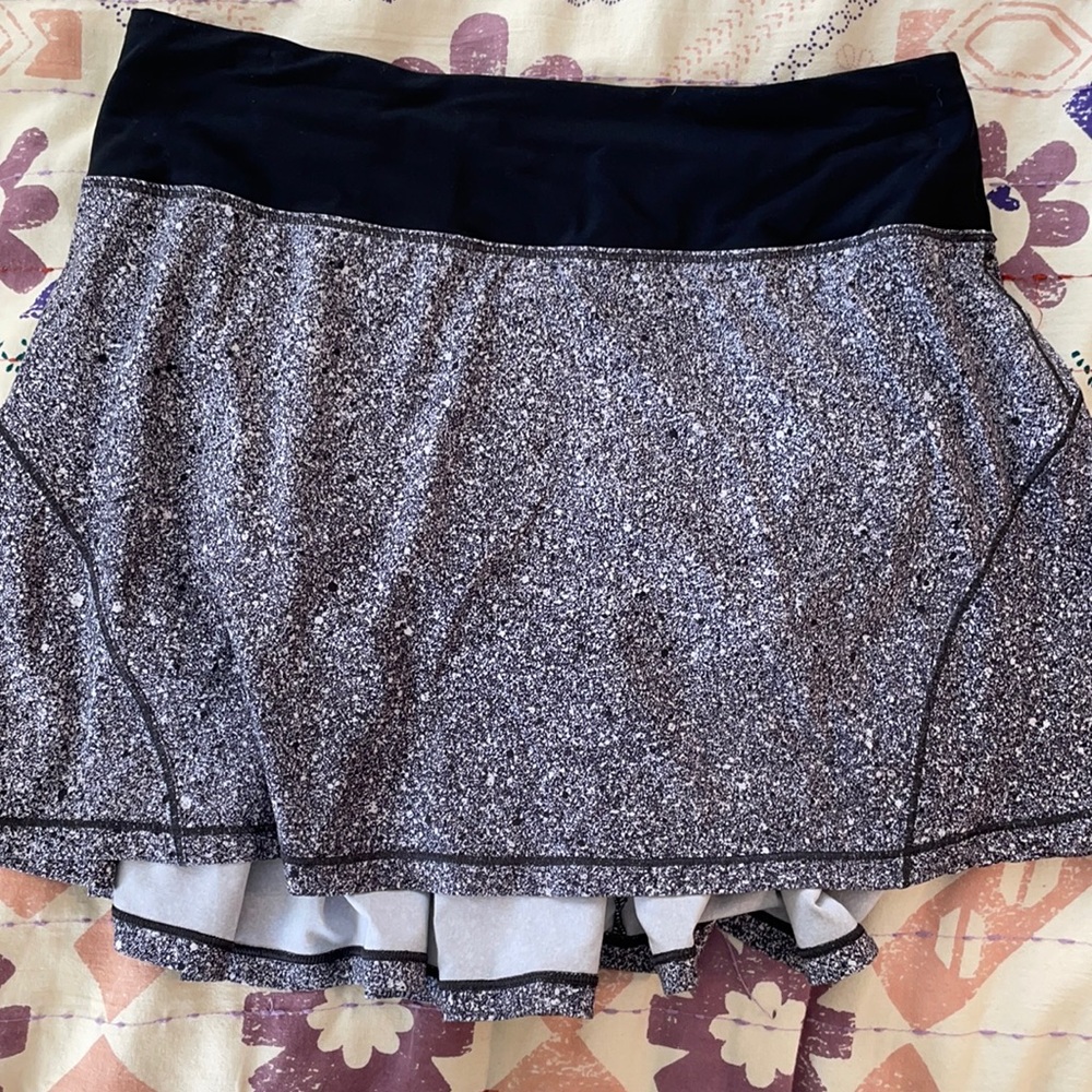 Patterned lululemon skirt in great condition!
